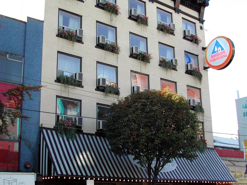 Hi Vancouver Central Hostel Room photo